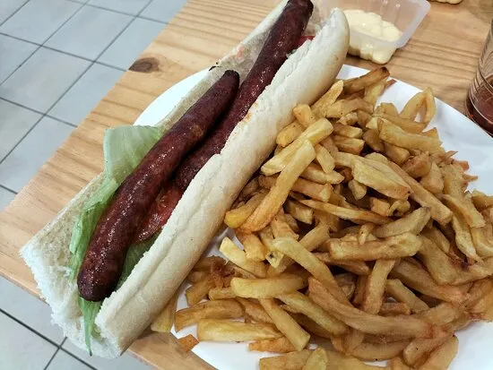 Payer une frite-saucisses au bro Kanteur (le fiston)